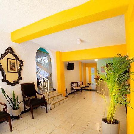 Oyo Hotel Jardin Carpio 阿瓜斯卡达特斯 外观 照片
