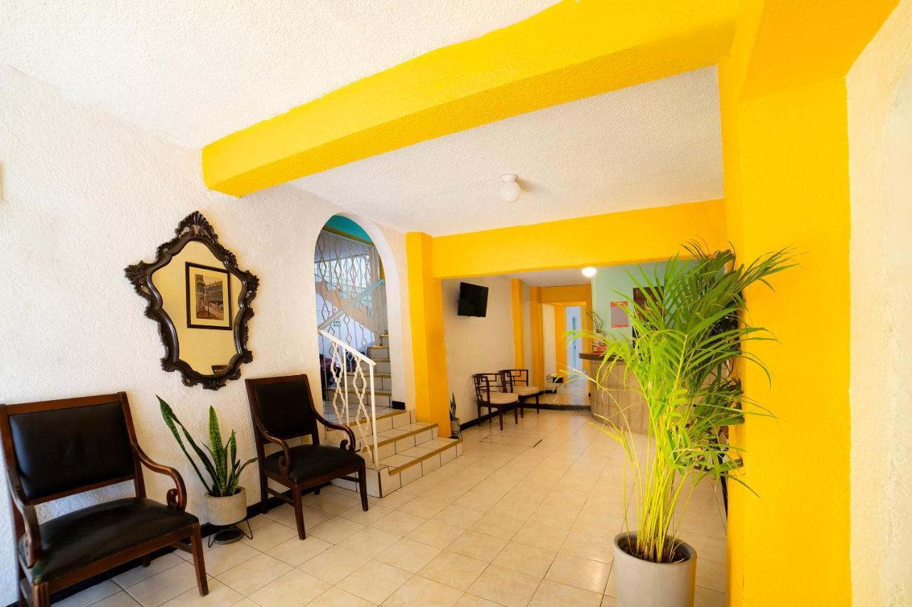 Oyo Hotel Jardin Carpio 阿瓜斯卡达特斯 外观 照片